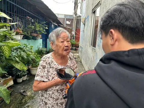 Người phụ nữ rải "bột lạ" xuống đường ở TPHCM: Người thân nói gì?