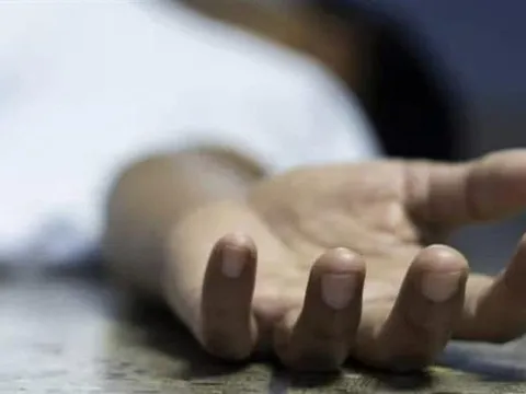 Nam thanh niên 22 tuổi lao từ tầng 11 xuống đất, tử vong thương tâm: Hé lộ cuộc gọi với bạn gái khiến chiếc điện thoại bị ném văng trước đó