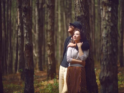 Nữ MC xinh đẹp lấy chồng 2 là tình đầu, làm phó giám đốc, hôn nhân 14 năm vẫn ngọt ngào, lãng mạn