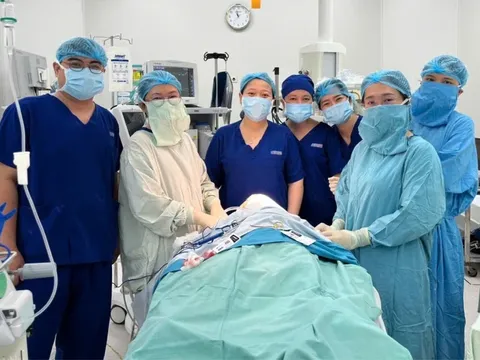 Đau lòng: Bé trai 5 tuổi bị chó béc-giê cắn biến dạng mặt nặng nề