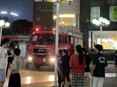 Phát hiện thi thể nằm lơ lửng ở tầng cao tòa nhà 34T, Hà Nội: Hiện trường rùng mình