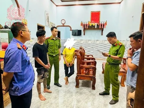 Bắt quả tang Nông Quốc Tuấn làm chuyện đáng xấu hổ ngay tại phòng ngủ