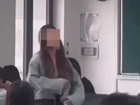 Nữ sinh viên đứng "cãi tay đôi" với giảng viên tại lớp học vì bị nhắc nhở ăn mì gói: Nhà trường thông tin bất ngờ