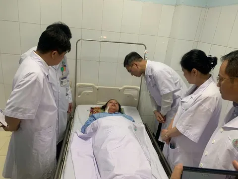 Bộ trưởng Bộ Y tế tặng bằng khen 4 điều dưỡng xả thân bảo vệ bệnh nhân