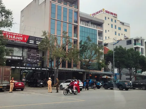 Cảnh sát xuất hiện tại nhà riêng một doanh nhân có tiếng ở Thanh Hóa, hiện trường thế nào?