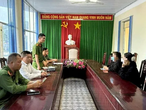 "Nghe hóng" chuyện bắt cóc ở chợ, 2 người phụ nữ bị công an xử lý vì làm điều này