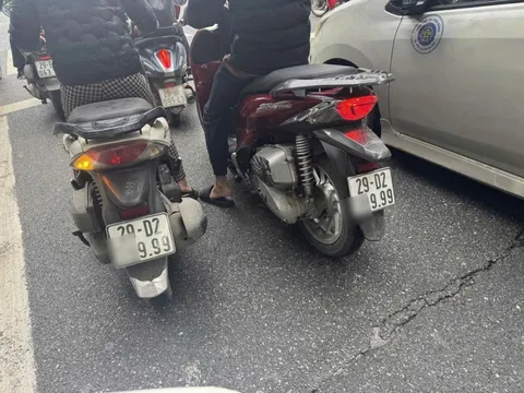 Công an thông tin chính thức về 2 chiếc SH cùng mang biển "tứ quý 9" "sánh đôi" trên đường