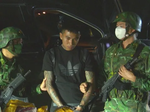 Chủ xe Kia Carnival màu nâu, biển số 63A-188.47 chở 45kg ma túy và súng đã lên nòng là ai?