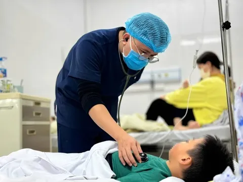 Bệnh nhân cúm A và nhiễm RSV tăng nhanh: Bác sĩ khuyến cáo cha mẹ làm ngay những điều này để bảo vệ con