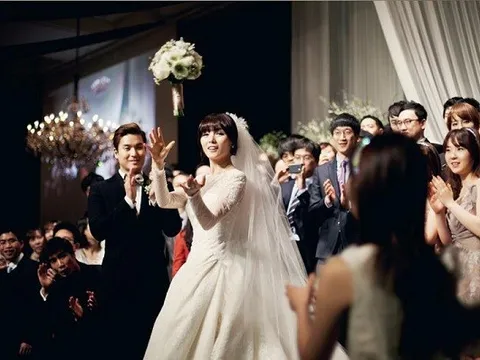 Cô dâu của người yêu cũ lại chính là bạn thân, tôi sững người trong đám cưới của anh vì điều này