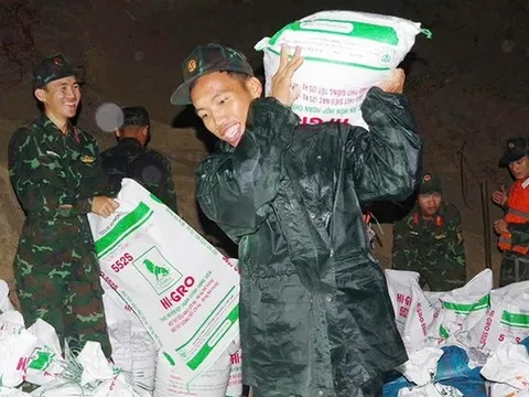 Hơn 500 cán bộ, chiến sĩ đã hành quân trong đêm, đến hỗ trợ người dân khẩn cấp