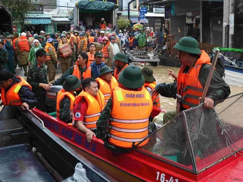 Rưng rưng tình người trong lũ dữ ở Gia Lai