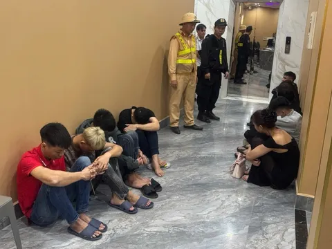 Cảnh sát ập vào Karaoke Ba Sao, Amazing, nhà nghỉ Bảo Ngọc, Ngọc Ánh, phát hiện 3 cặp vui vẻ "tới bến": Hé lộ đường dây khép kín cùng luật ngầm mua bán dâm ngay tại Hà Nội