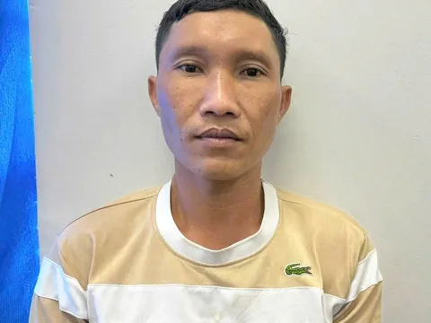 Bắt Trần Hữu Phước vờ hỏi mua gà rán