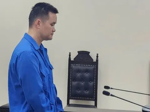 "Mua" các cô gái đến rót bia, chọn bài cho khách, chủ quán karaoke còn bày trò "thanh lý" nhân viên xấu cho quán khác