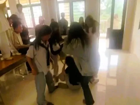 Vụ nữ sinh lớp 10 bị đánh hội đồng ở Thanh Hóa: Hiệu trưởng nói gì?