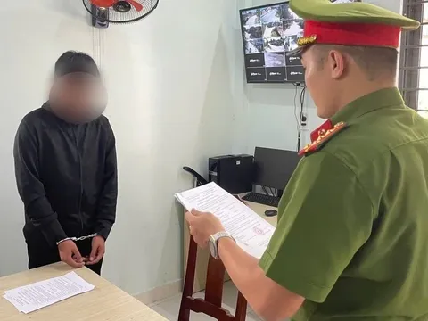 Rủ bé gái 14 tuổi uống rượu rồi thực hiện hành vi hiếp dâm, hai thanh niên vừa bị bắt là ai?