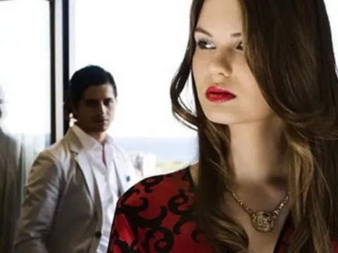 Hẹn vợ cũ trong căn nhà có nhiều kỷ niệm, tôi điếng người khi cô ấy bước ra từ phòng tắm