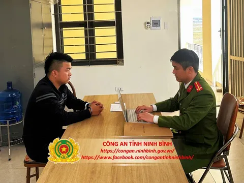 Bắt quả tang Nguyễn Văn Tiến làm điều phi pháp