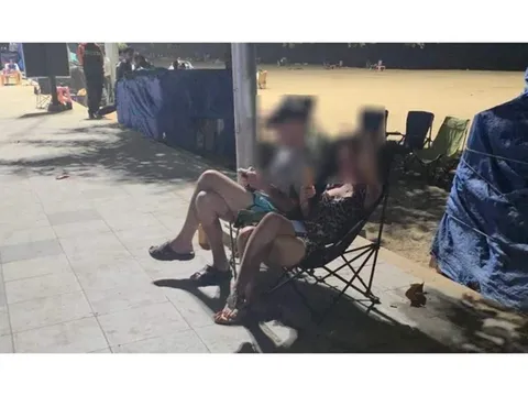 "Nóng mắt" với hình ảnh phản cảm của một cặp đôi trên bãi biển