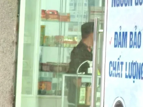 Cảnh sát  xuất hiện, làm việc tại trụ sở Công ty CP Dược phẩm Khánh Hòa