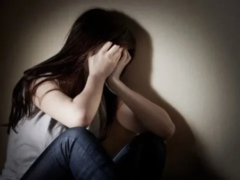 Mẹ tái hôn với bố dượng, tôi bật khóc với lời đề nghị của ông ngày đầu về sống chung dưới 1 mái nhà