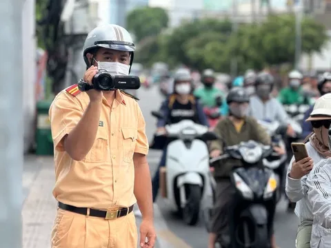 Chuyển hướng không bật xi-nhan trong trường hợp này, tài xế có thể bị phạt đến 22 triệu đồng