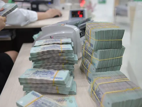 Cán bộ công chức viên chức và người lao động nhận trực tiếp 11.700.000 đồng vào tài khoản trong vòng 5 ngày, cụ thể là trường hợp nào?