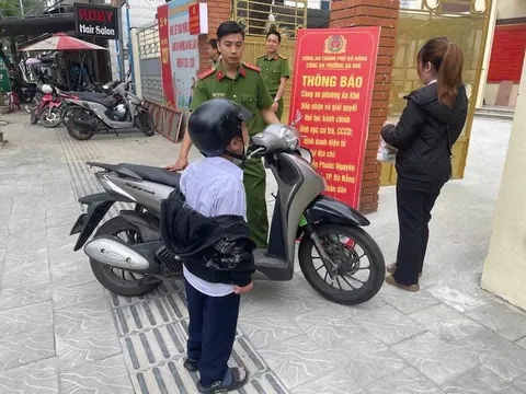 Con khóc không chịu đi học, mẹ chở thẳng tới... đồn công an, cái kết ngỡ ngàng