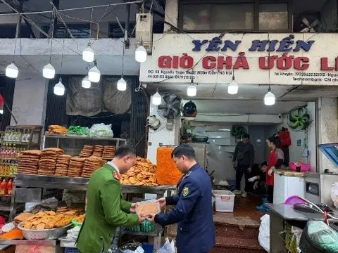 Sự thật quan ngại về cơ sở giò chả ở phố cổ Hà Nội: Dùng chất cấm, tuồn ra thị trường 300 tấn trong 3 năm