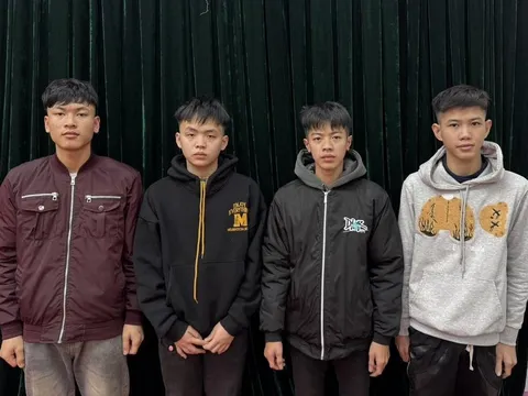 Gặp người lạ chặn đánh để dằn mặt, 4 thanh niên bị khởi tố