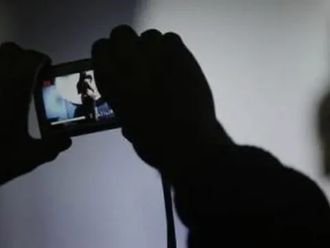 Đăng ảnh, clip, phim 18+ lên mạng xã hội Twitter, Telegram,... có bị truy cứu trách nhiệm hình sự không?