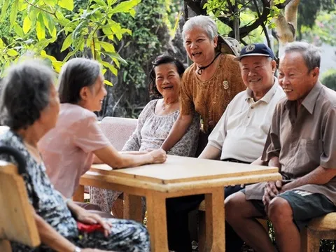 Trợ cấp hằng tháng mức 1.300.000 đồng tiền trợ cấp xã hội cho tất cả người cao tuổi thế nào theo Nghị quyết 63?