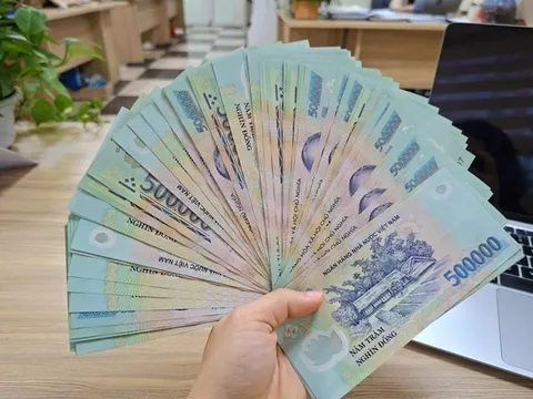 Tăng thêm thu nhập hàng tháng cho CBCCVC 150% mức lương hiện hưởng theo Nghị định 179 khi có tài năng được tính hưởng kể từ ngày nào?