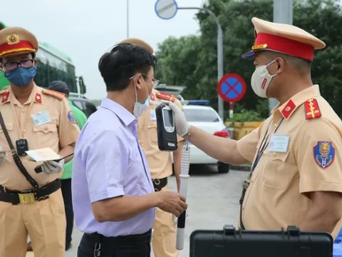 Người uống rượu, bia mà ngồi sau xe máy của người khác thì có bị xử phạt vi phạm nồng độ cồn hay không?