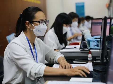 Từ ngày 27/1/2026: Hỗ trợ một lần 5.310.000.000 đồng/người và 100% thuế thu nhập cá nhân khi giáo sư được tuyển dụng vào CCVC thuộc chính sách thu hút trọng dụng người có tài năng, cụ thể ra sao?