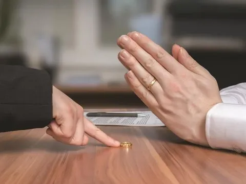 Sau lần ly hôn thứ 2 với chồng cũ, tôi nhẹ nhõm khi đọc một tin nhắn 3 từ của anh