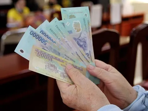 Thực hiện cải cách tiền lương cho CBCCVC và LLVT đến năm 2030 khu vực công, doanh nghiệp theo Nghị quyết 27, cụ thể ra sao?