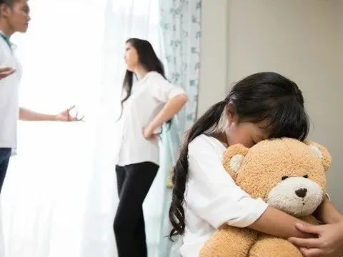 Chồng cũ đến thăm con lúc đêm muộn, phút yếu lòng, chúng tôi lên giường với nhau nhưng hôm sau anh nói điều làm tôi chết điếng