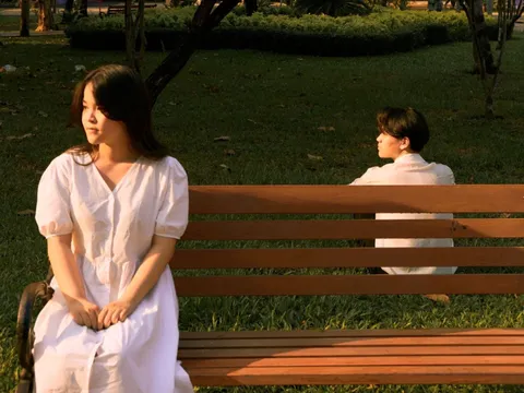 Người yêu cũ gọi chị chồng bằng em và một hành động thắm thiết của hai người khiến tôi chết sững