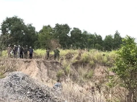 Phát hiện thi thể nam giới mất cánh tay phải trong khu đất trống ở TPHCM: Hiện trường có gì?