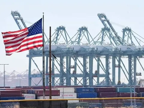 Mỹ sẽ nâng thuế nhập khẩu bổ sung lên 15%, tác động tới chuỗi cung ứng toàn cầu