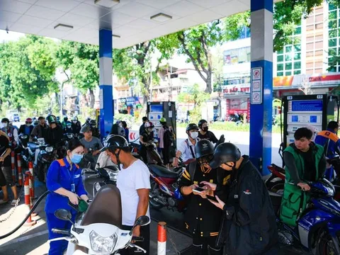 Giá xăng dầu chiều 5/3/2026 đồng loạt tăng rất mạnh, cao nhất 7.100 đồng/lít