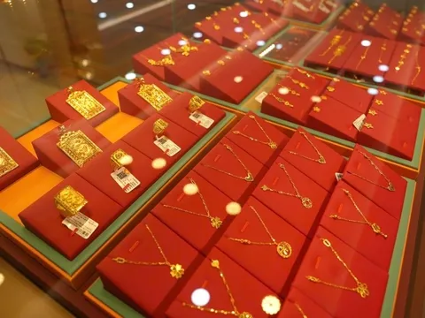 Giá vàng ngày Quốc tế Phụ nữ 8/3: Giá vàng trong nước tăng mạnh, giá vàng thế giới giảm 2 triệu đồng