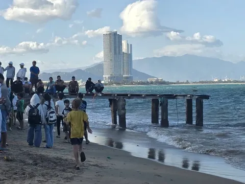 Bé trai 9 tuổi mất tích khi tắm biển được tìm thấy ở đâu?