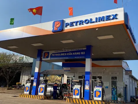 Đường dây nóng tiếp nhận phản ánh về cửa hàng xăng dầu găm hàng