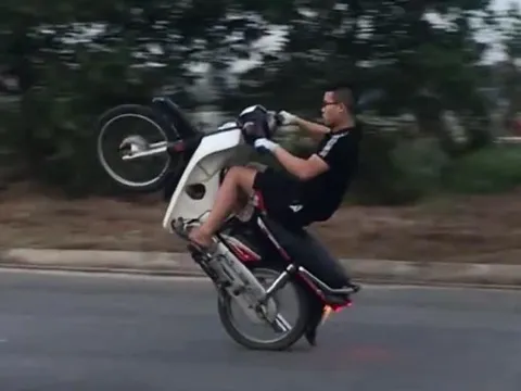 Năm 2026, đi xe bốc đầu bị phạt thế nào theo Nghị định 168?