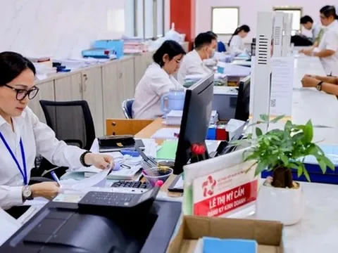 Công văn mới BNV quyết định tăng lương cơ sở cao hơn 2.340.000 đồng/tháng trong năm 2026 cho CBCCVC và NLĐ để cải thiện đời sống bảo đảm phù hợp với những yếu tố nào?