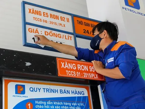 Giá xăng dầu Petrolimex ngày 12/3/2026 giảm còn bao nhiêu tiền một lít?