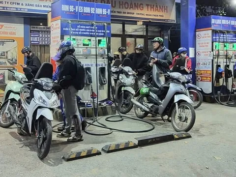 Tin vui: Chi mạnh quỹ bình ổn lên tới 5.000 đồng/lít để giữ nguyên giá xăng dầu, cụ thể là bao nhiêu tiền 1 lít?